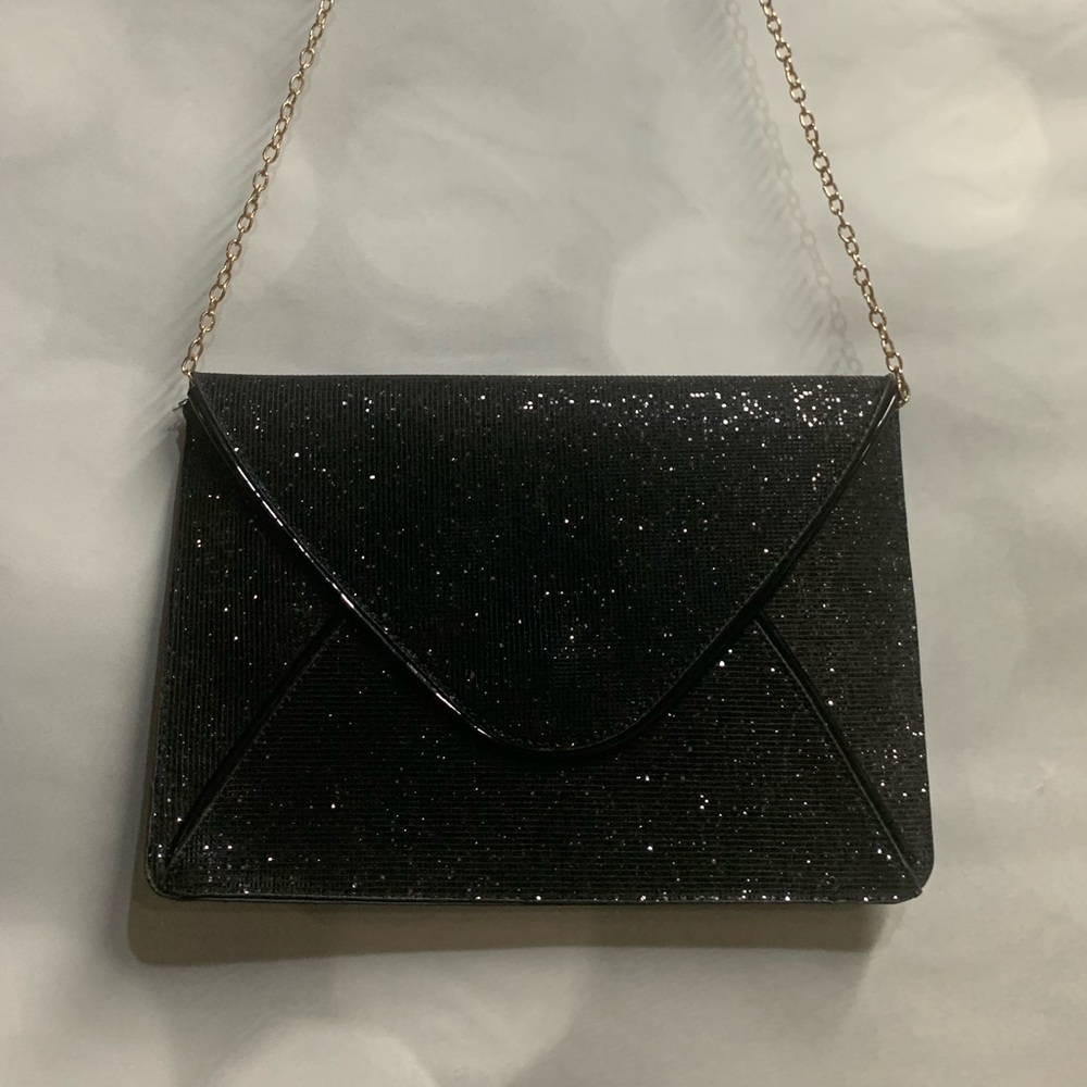 Black envelope shimmer clutch with detachable shoulder‎ chain